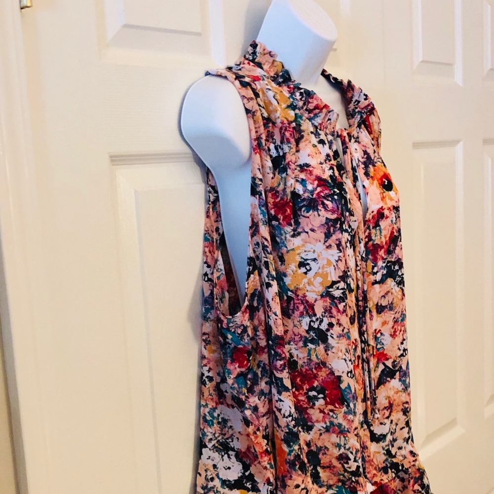 Sleeveless shirt